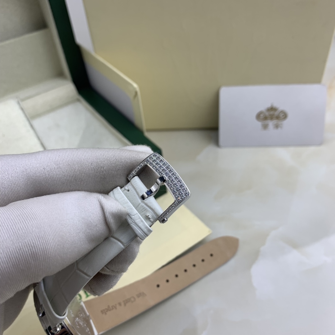 Van Cleef & Arpels 皇家 梵克雅宝诗意复杂功能腕表系列天使女神腕表 天使人物是925银雕刻打造 采用施华洛世奇水晶镶嵌 直径36*10毫米