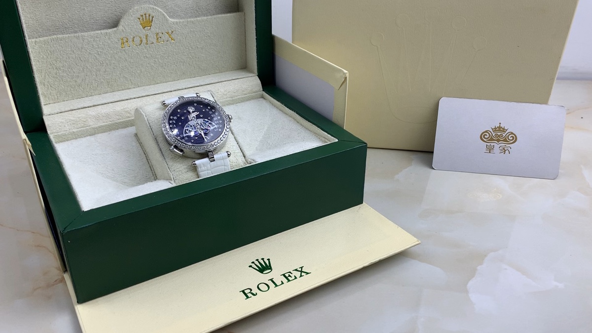 Van Cleef & Arpels 皇家 梵克雅宝诗意复杂功能腕表系列天使女神腕表 天使人物是925银雕刻打造 采用施华洛世奇水晶镶嵌 直径36*10毫米