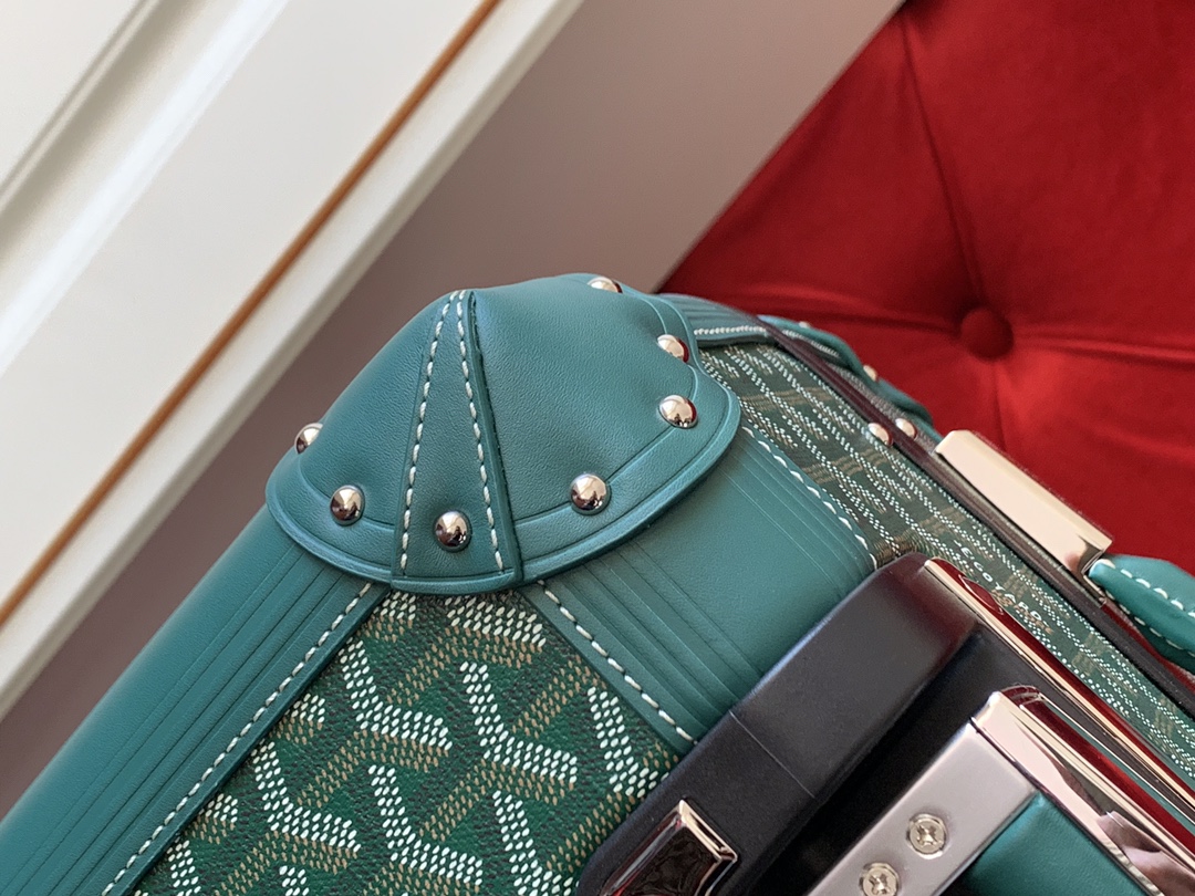 Louis Vuitton Classic Green Monogram Standard travel