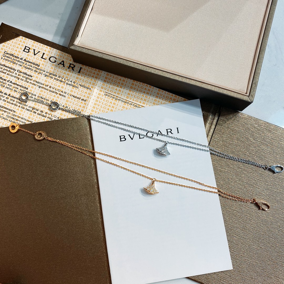P90【精工版本】宝格丽😍BV裙子满钻手链，diva裙子手链，经典款，手链都是秀气款，满钻款更加闪耀，都是常青款，永不过时，我们一致ZP，钻石全手镶，细节看实拍，光泽度直逼金货❤️电镀18k金工艺 专柜版本 一比一质量 两色可选手链
