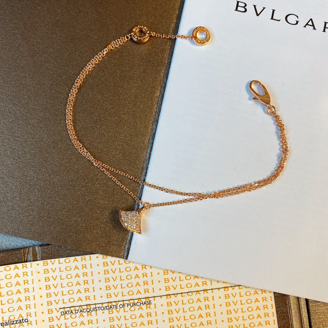 P90【精工版本】宝格丽😍BV裙子满钻手链，diva裙子手链，经典款，手链都是秀气款，满钻款更加闪耀，都是常青款，永不过时，我们一致ZP，钻石全手镶，细节看实拍，光泽度直逼金货❤️电镀18k金工艺 专柜版本 一比一质量 两色可选手链