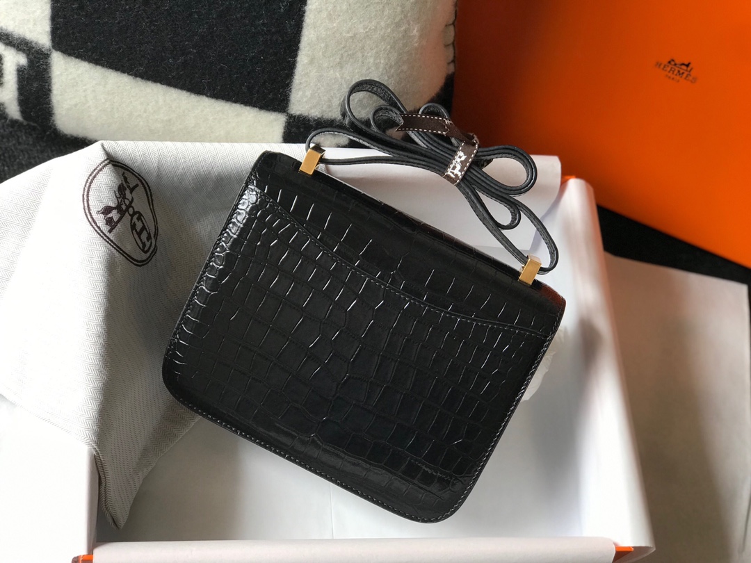Hermès Constance Alligator Leather Crossbody Bag with Gold Hardware, 18/23cm 3 i1575448977 1511 1