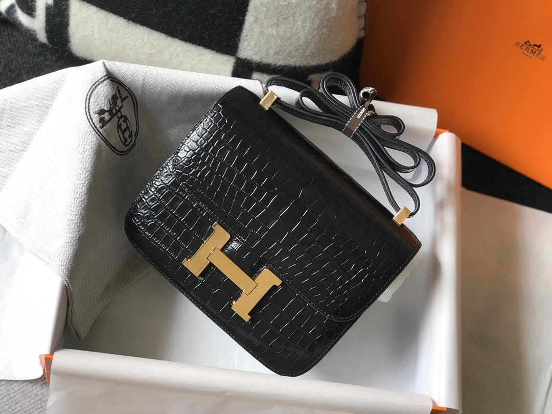 Hermès Constance Alligator Leather Crossbody Bag with Gold Hardware, 18/23cm 2 i1575448977 2714 0