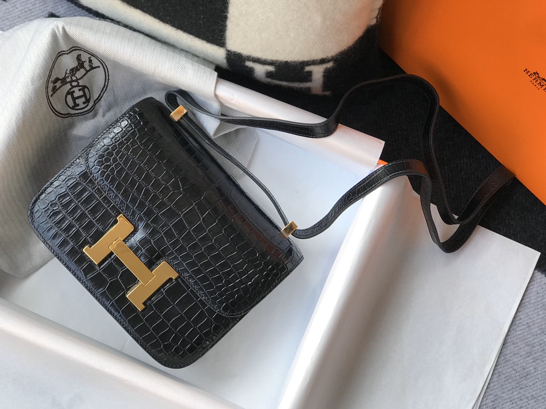 Hermès Constance Alligator Leather Crossbody Bag with Gold Hardware, 18/23cm 5 i1575448977 3123 3