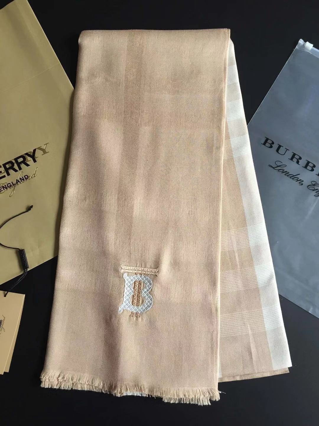 Burberry的毒货.QC表示要绝