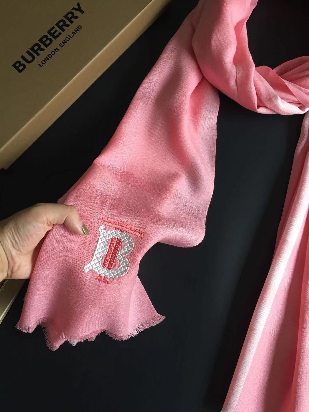 Burberry的毒货.QC表示要绝