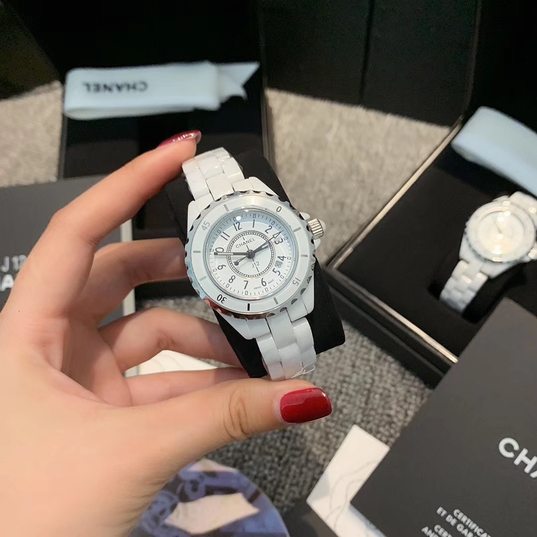 Chanel 香奈儿J12更是买了不后悔之最系列 和CF一样 不过时 高精密陶瓷设计 不容易刮花氧化