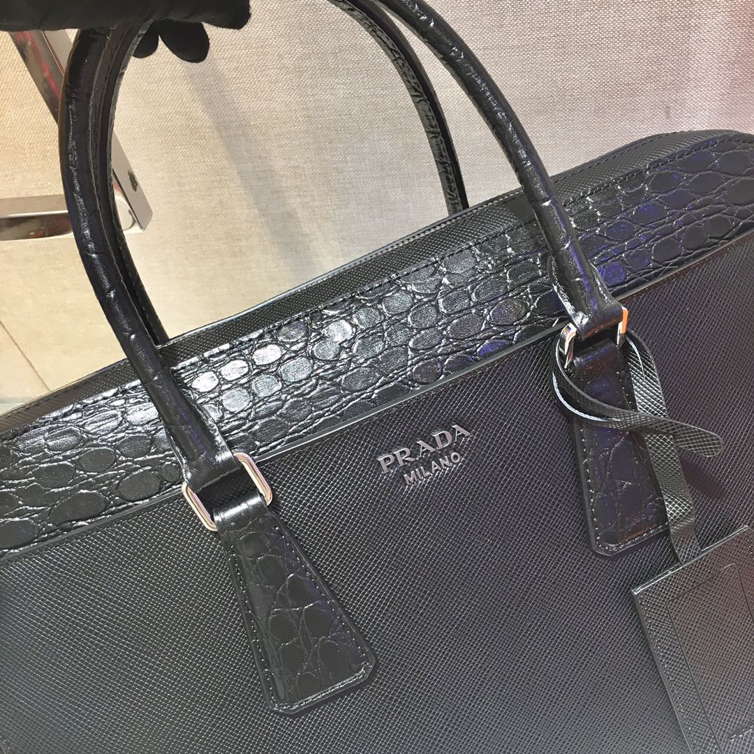 PRADA普拉达进口Saffiano皮革材质男士公文包2VE368D