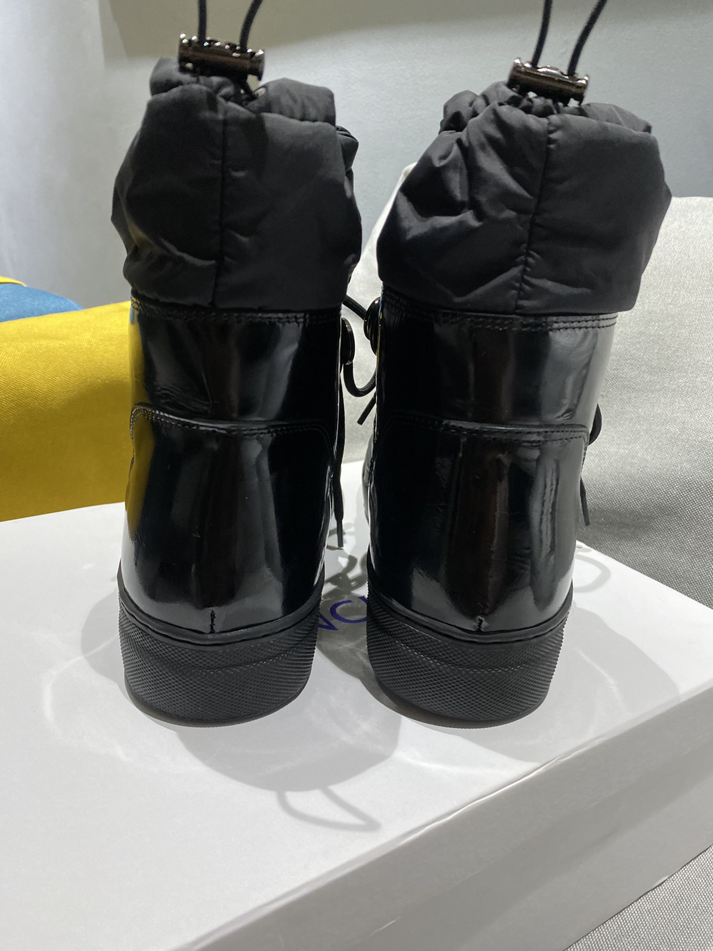 Moncler Snow Boots: Warm, Practical, Fashionable Winter Essential - 图片 7
