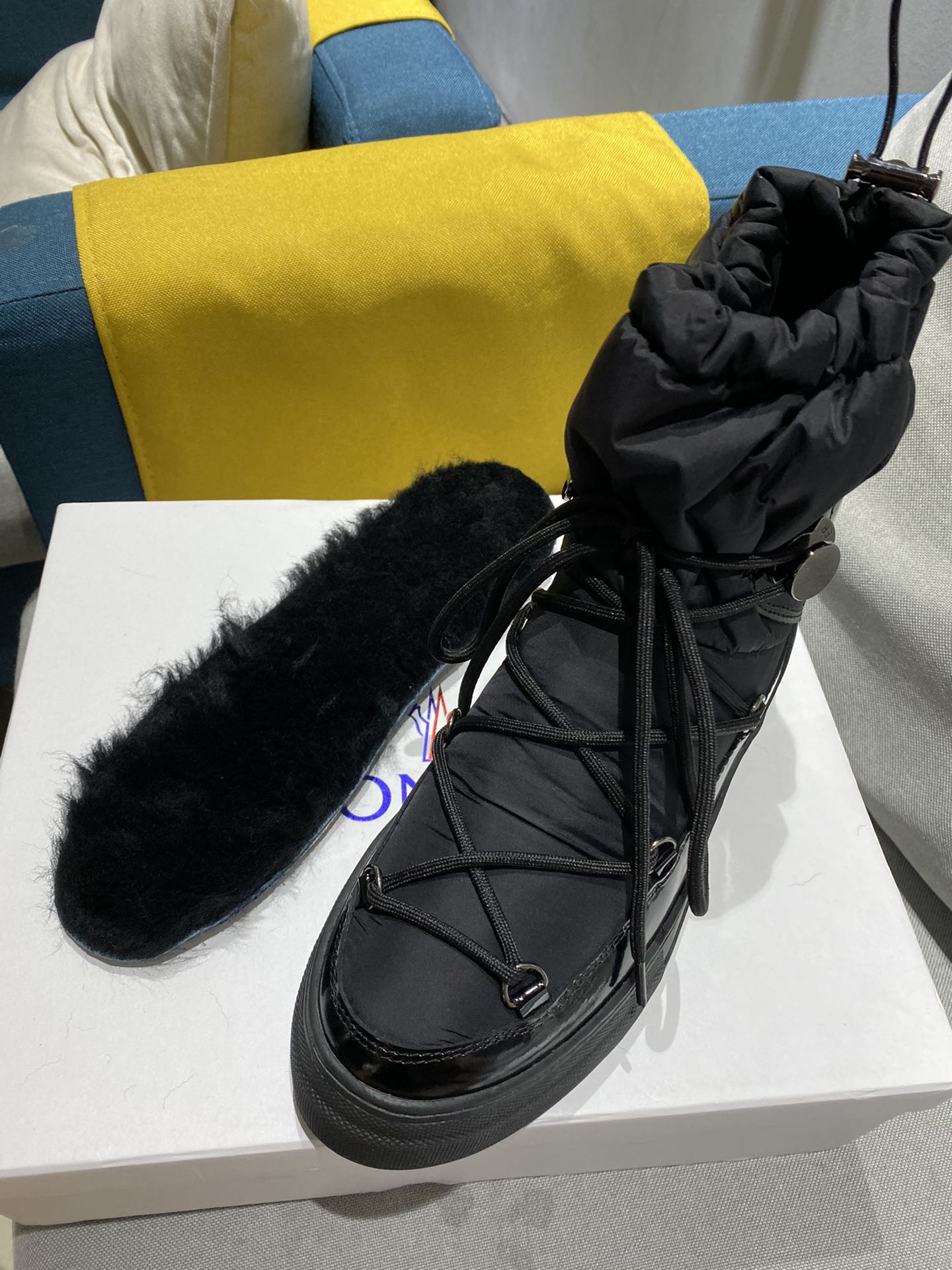 Moncler Snow Boots: Warm, Practical, Fashionable Winter Essential - 图片 8