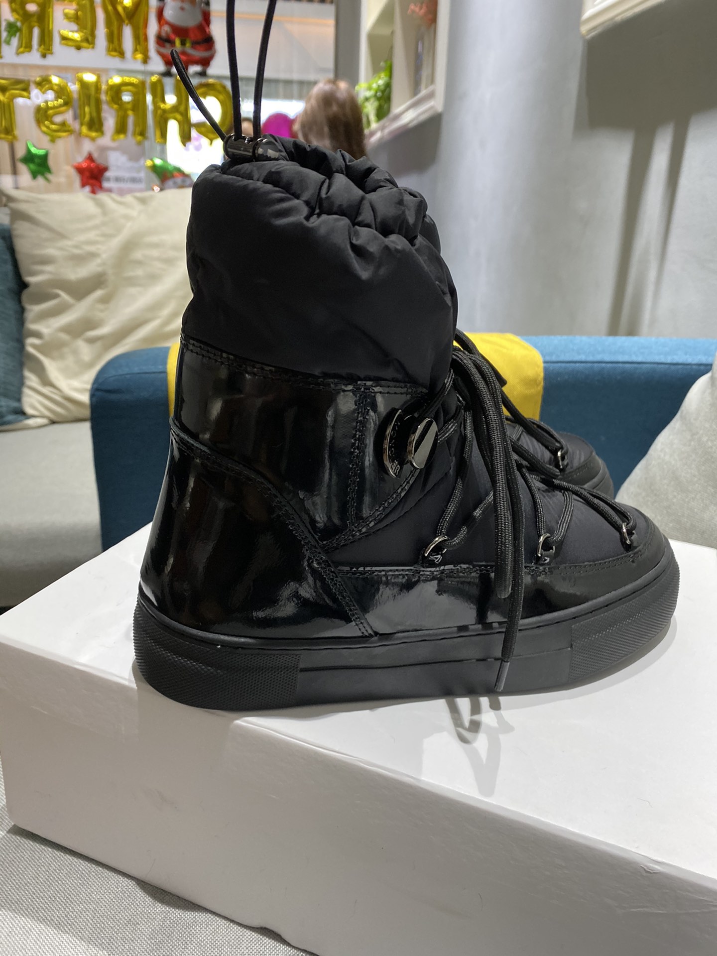Moncler Snow Boots: Warm, Practical, Fashionable Winter Essential - 图片 6