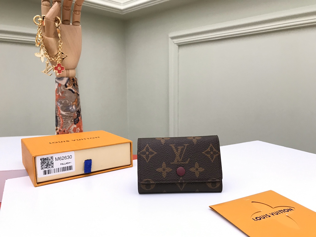 NO:671958,[Top original order] M62630 presbyopic purple design, small and exquisite key bag, equipped with six locks that can fasten six keys. Made of Monogram canvas, it can be paired with a handbag or briefcase, which is both practical and beautiful. Size: 10x7cm, packaging: with packaging box, LV wallet, Louis Vuitton, wallets19860909【顶级原单】M62630老花紫红设计小巧精致的钥匙包,设有六个可系扣六把钥匙的锁扣.采用Monogram帆布制造,配衬手袋或公事包,既实用又美观.尺寸:10x7cm,包装:配包装盒,,LV钱包,louis vuitton,wallets,欧美剧