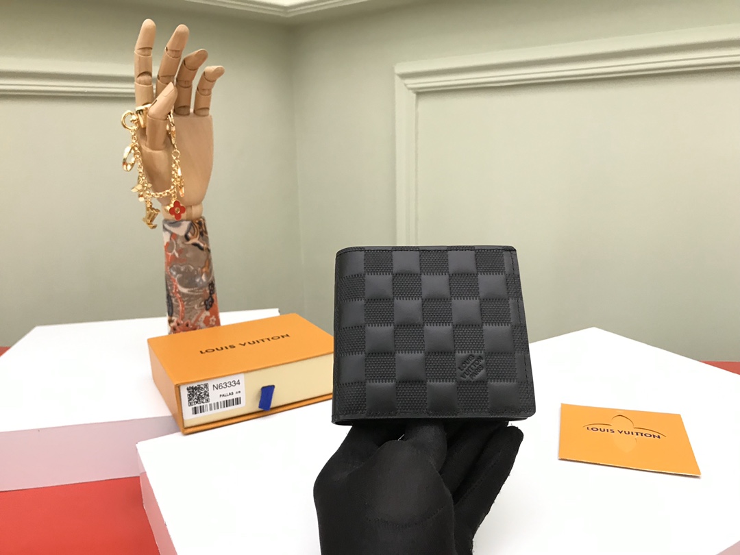 NO:671945,[Top original order] N63334 pressed Monogram Marco wallet is designed with a snap pocket to store change, 3 credit card slots and a long banknote compartment. Size 10.5x10.5, packaging: with packaging box, LV wallet, louis vuitton, wallets19860909【顶级原单】N63334压格这款Monogram Marco钱夹设计有一个按扣袋,可收纳零钱,另有3个信用卡槽和一个长型纸钞隔层.尺寸10.5x10.5,包装:配包装盒,,LV钱包,louis vuitton,wallets,欧美剧