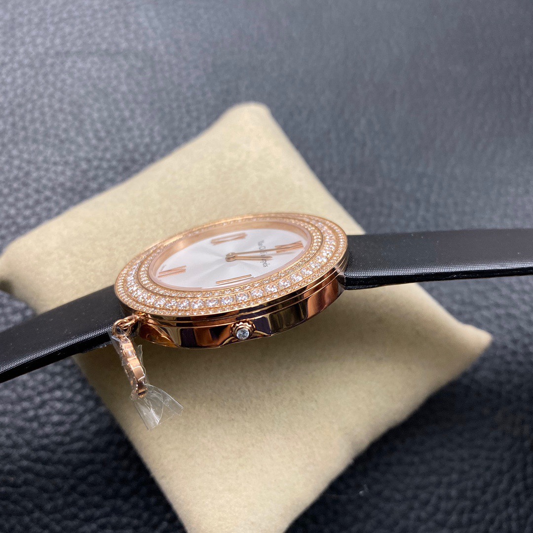 Van Cleef & Arpels 梵克雅宝家CHARMS系列女表腕表
