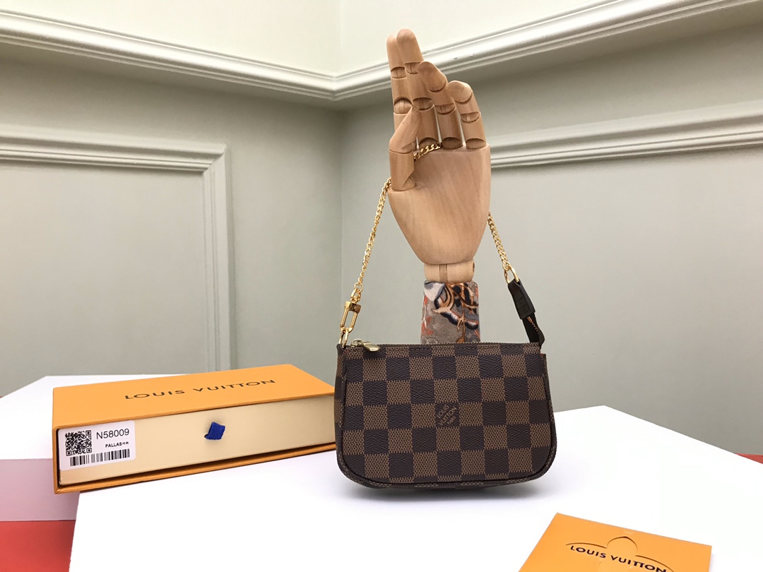 NO:671981,[Top original order] N58009 Brown This accessory bag opens with a zipper and has a gold chain that can be attached to the D-ring on most Louis Vuitton handbags. Size: 15.5x10.5x4.0cm, packaging: with box, LV wallet, louis vuitton, louis vuitton, wallets19860909【顶级原单】N58009啡格这款饰物包以拉链开合,附金链条,可附扣到大部分路易威登手袋设有的D形环上.尺寸:15.5x10.5x4.0cm,包装:配包装盒,,LV钱包,louis vuitton,louis vuitton,wallets,欧美剧
