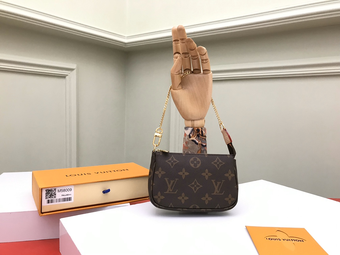 NO:671987,[Top Original Order] M58009 Presbyopia This jewelry bag opens with a zipper and comes with a gold chain, which can be attached to the D-ring on most Louis Vuitton handbags. Size: 15.5x10.5x4.0cm, packaging: with box, LV wallet, louis vuitton, louis vuitton, wallets19860909【顶级原单】M58009老花这款饰物包以拉链开合,附金链条,可附扣到大部分路易威登手袋设有的D形环上.尺寸:15.5x10.5x4.0cm,包装:配包装盒,,LV钱包,louis vuitton,louis vuitton,wallets,欧美剧