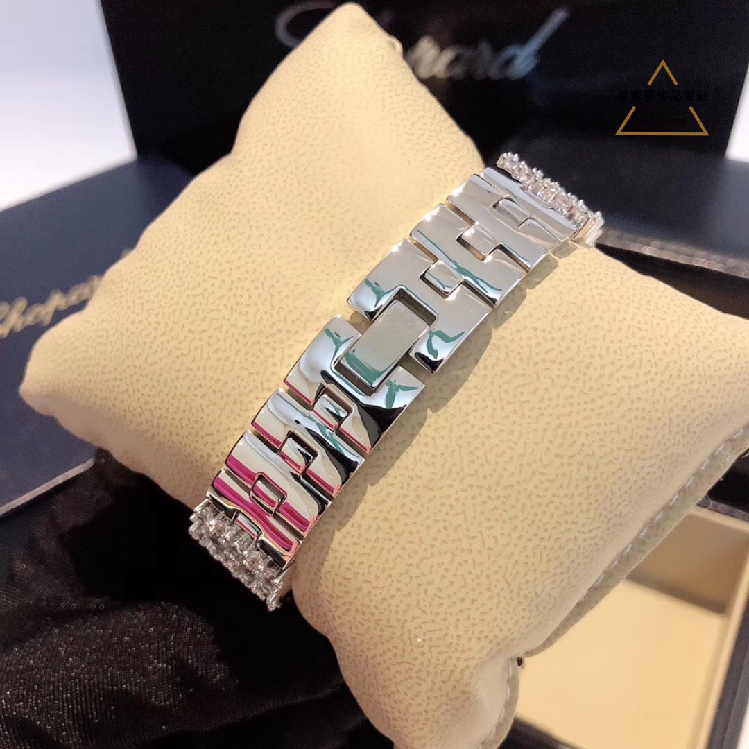 Chopard 萧邦全镶钻土豪款女表，适合参加各种聚会