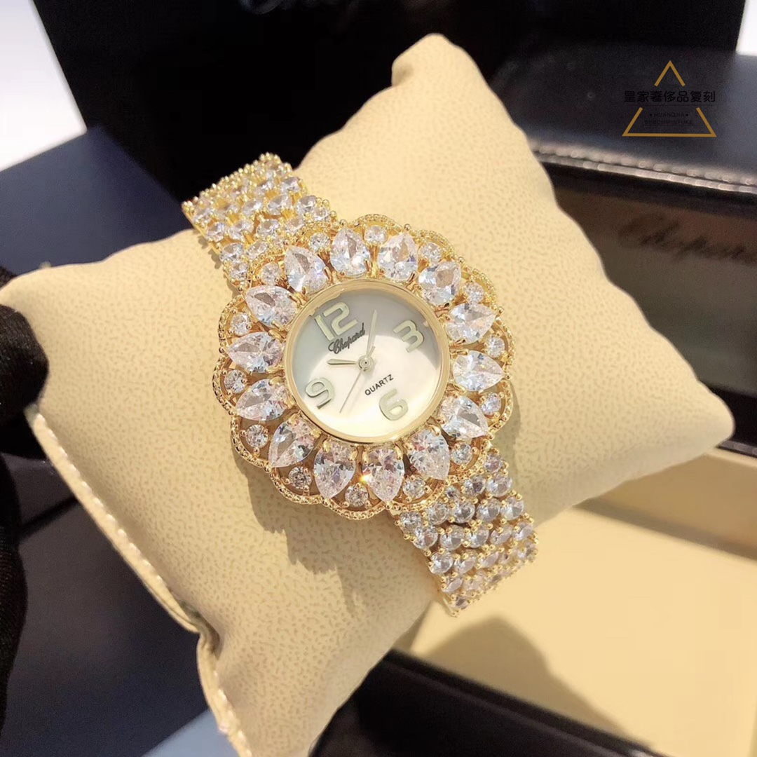 Chopard 萧邦全镶钻土豪款女表，适合参加各种聚会