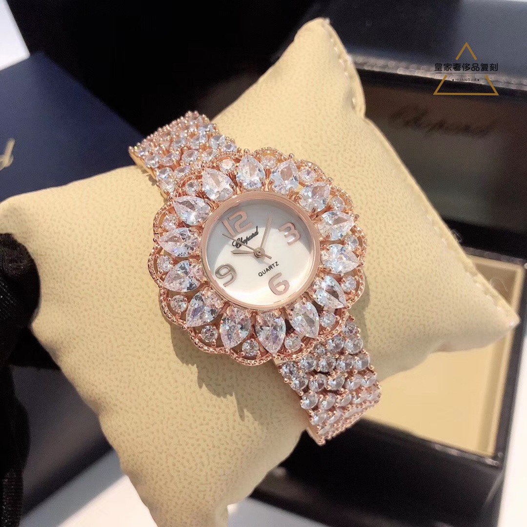 Chopard 萧邦全镶钻土豪款女表，适合参加各种聚会