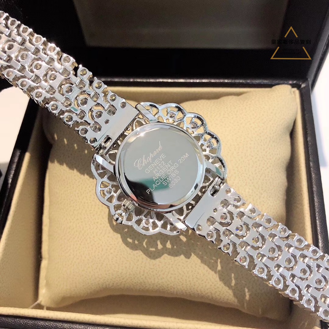 Chopard 萧邦全镶钻土豪款女表，适合参加各种聚会