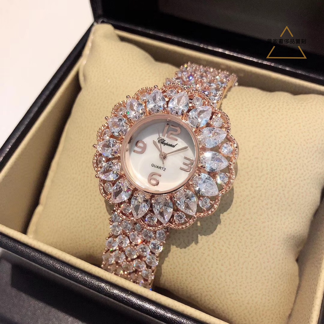 Chopard 萧邦全镶钻土豪款女表，适合参加各种聚会