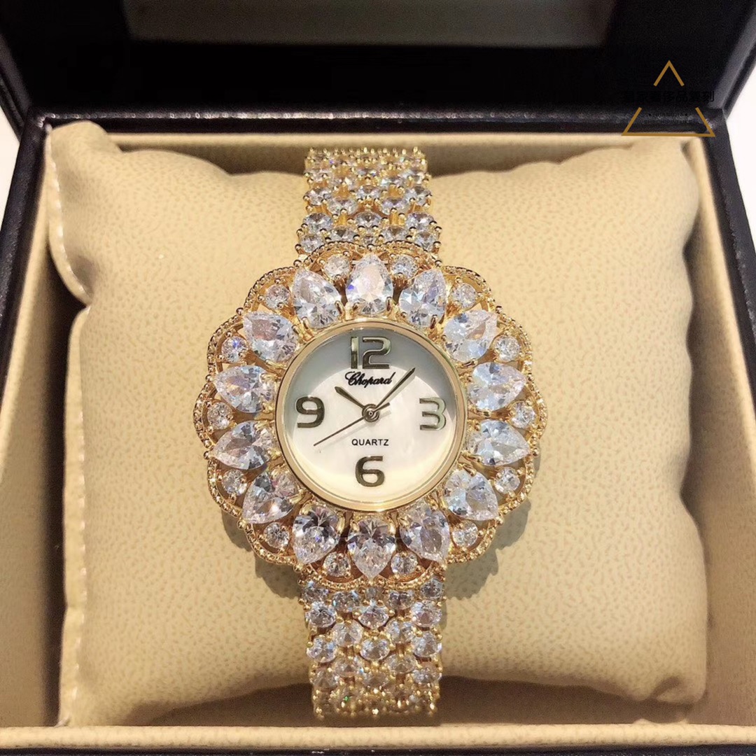 Chopard 萧邦全镶钻土豪款女表，适合参加各种聚会