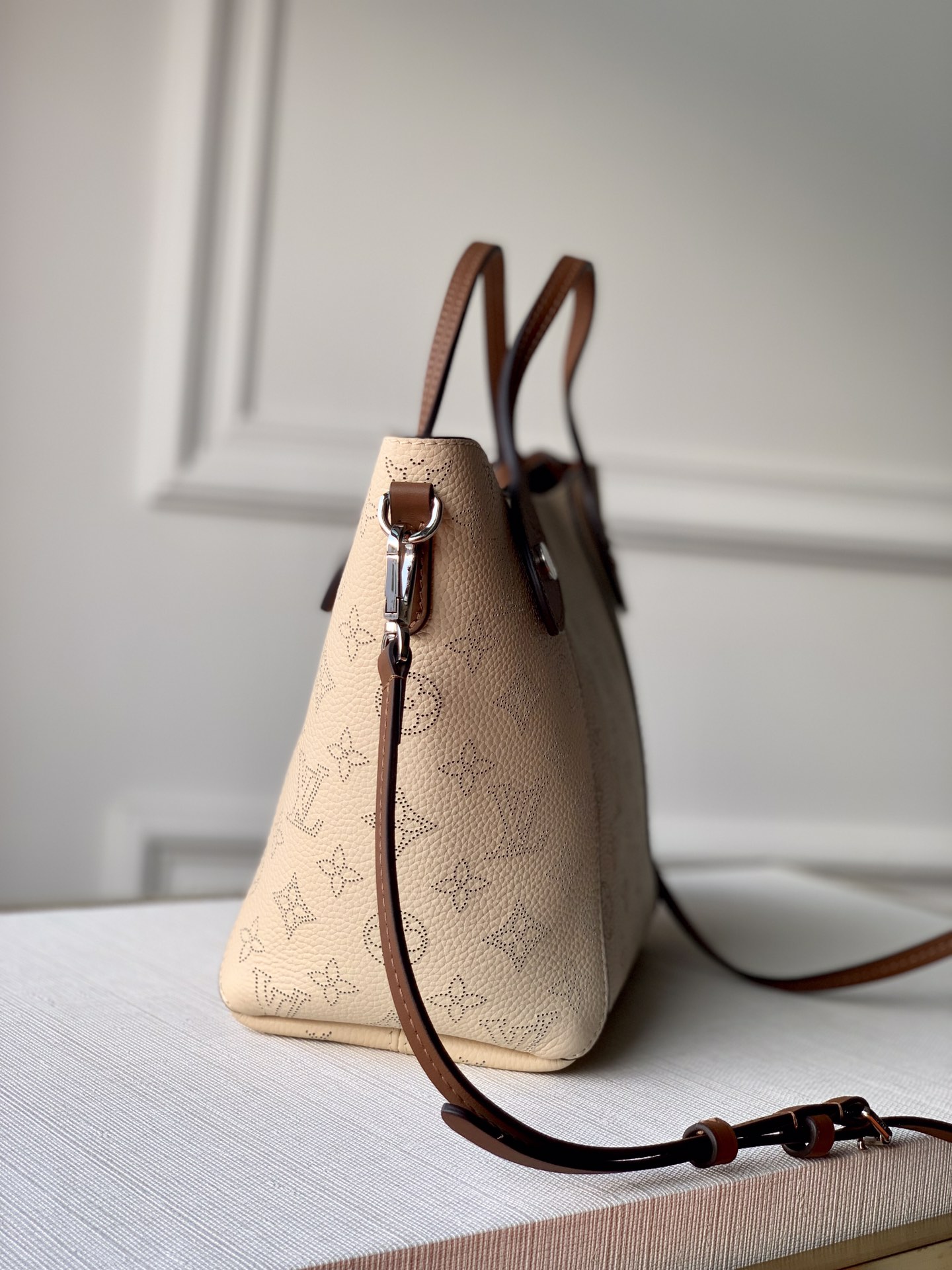 Louis Vuitton LV Hina bag M51950奶白色