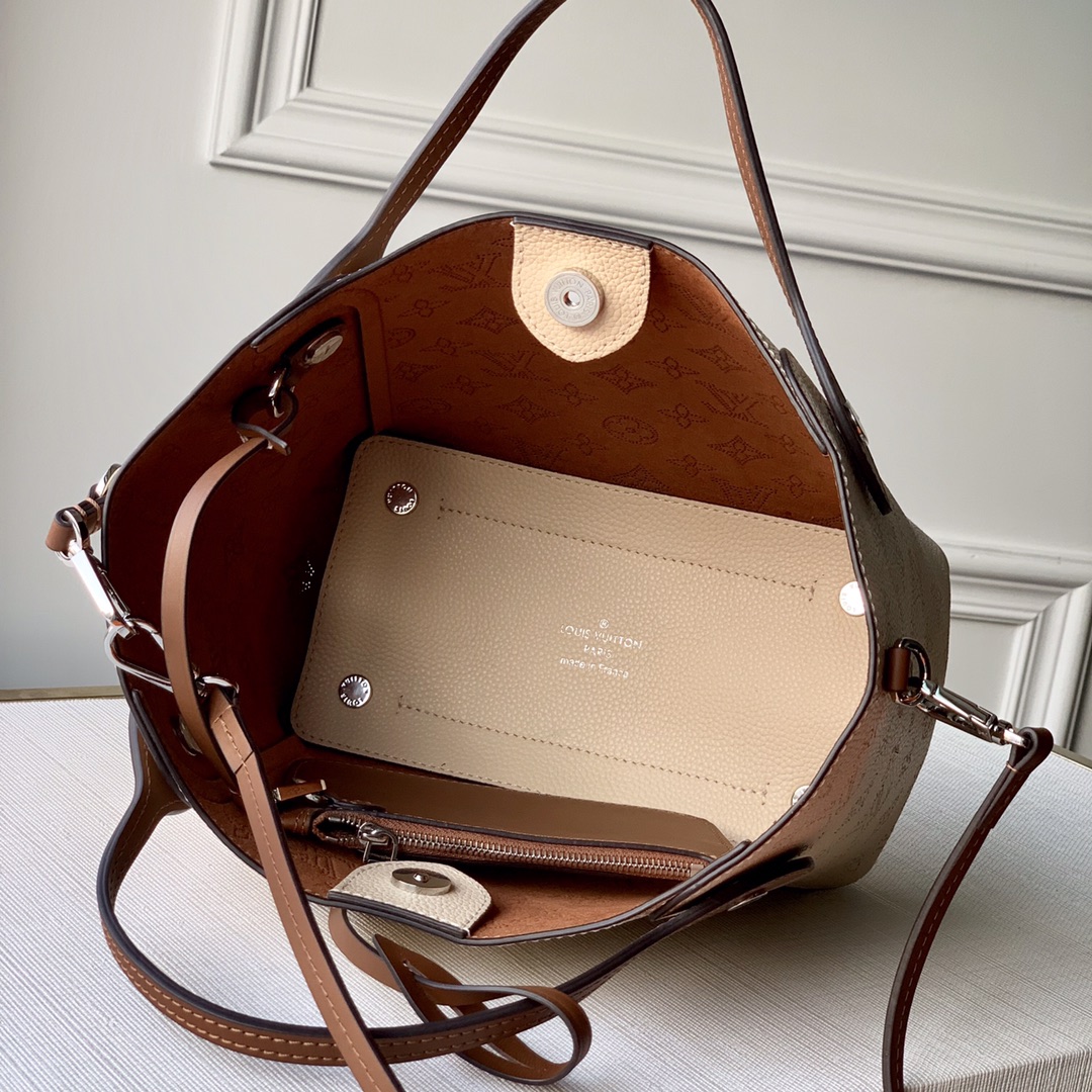 Louis Vuitton LV Hina bag M51950奶白色