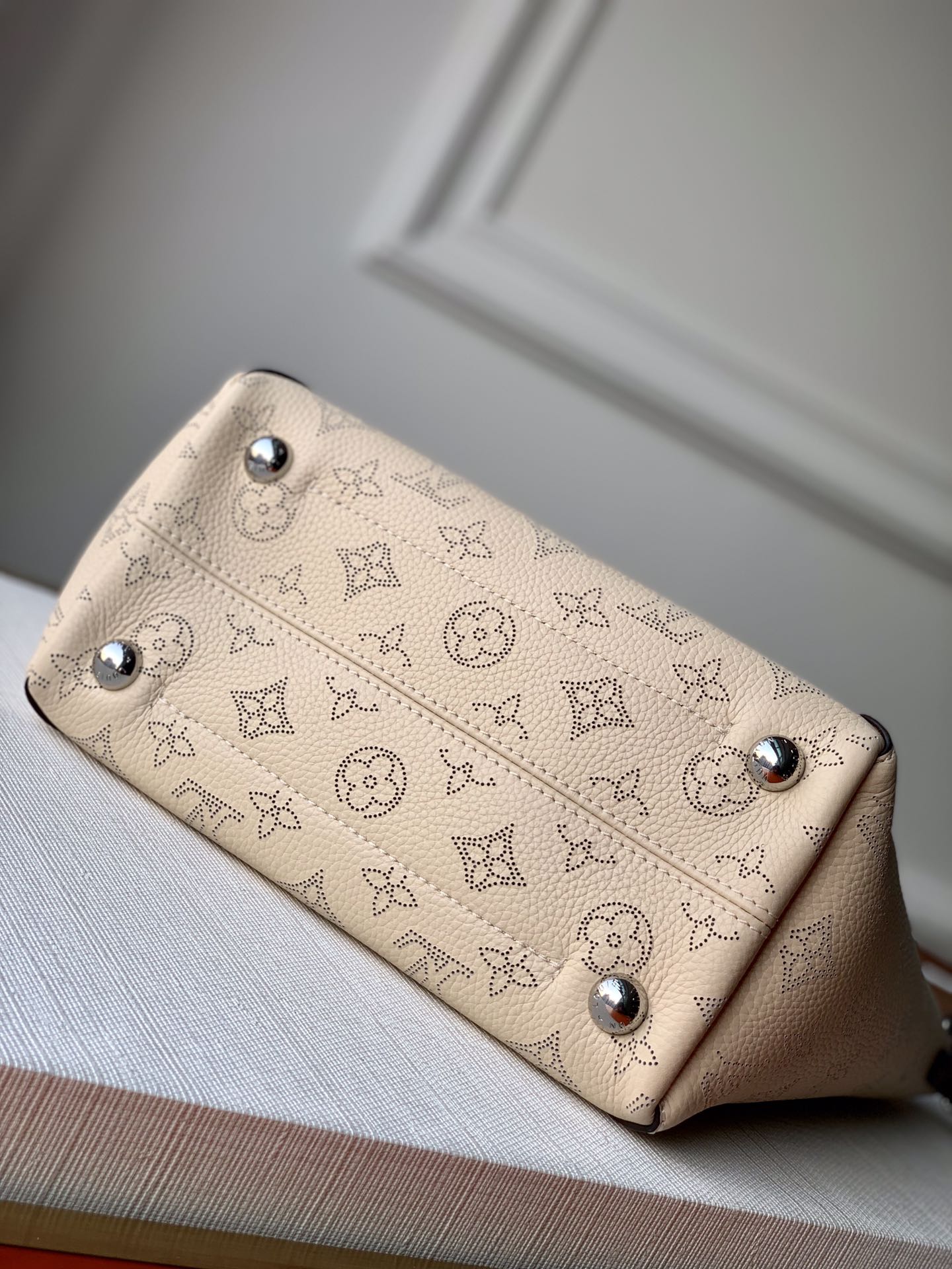 Louis Vuitton LV Hina bag M51950奶白色
