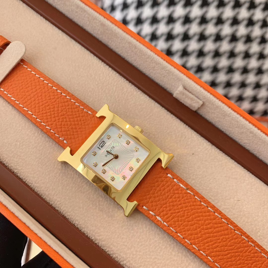 Hermès 爱马仕H形26mm 送礼最佳选择 针打发票hermes女表系列 最 带钻款 百搭王 丰富的颜色选择 H系列是hermes配货商品中的热门啊