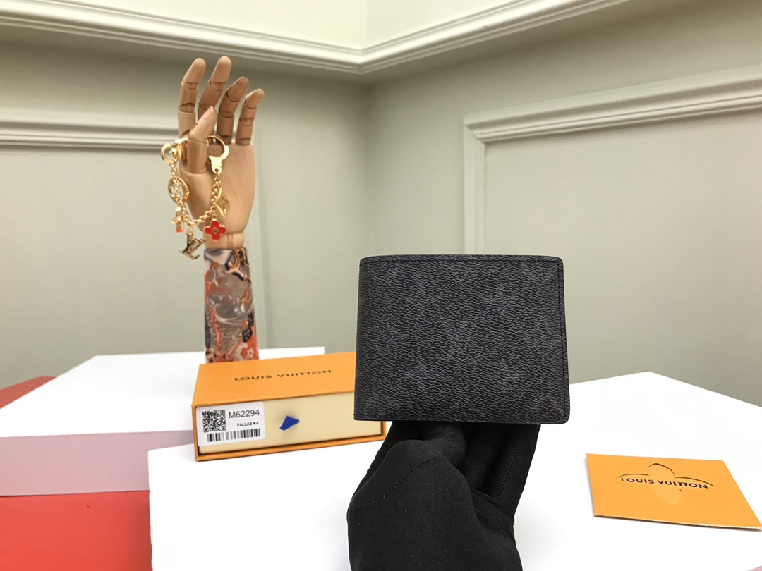 NO:673034,[Top original order] M62294 black flower is made of masculine Monogram Eclipse canvas fabric. This Slender wallet is small and slim. It can hold all necessities and can be easily put into the front and rear pockets. Size: 11.9x9.0cm, Packaging: with packaging box, LV wallet, louis vuitton, wallets19860909【顶级原单】M62294黑花由风格阳刚的Monogram Eclipse帆布面料裁制而成,此款Slender钱夹小巧而纤薄.可容纳所有必需品,并可轻松装入前后口袋.尺寸:11.9x9.0cm, 包装:配包装盒,,LV钱包,louis vuitton,wallets,欧美剧