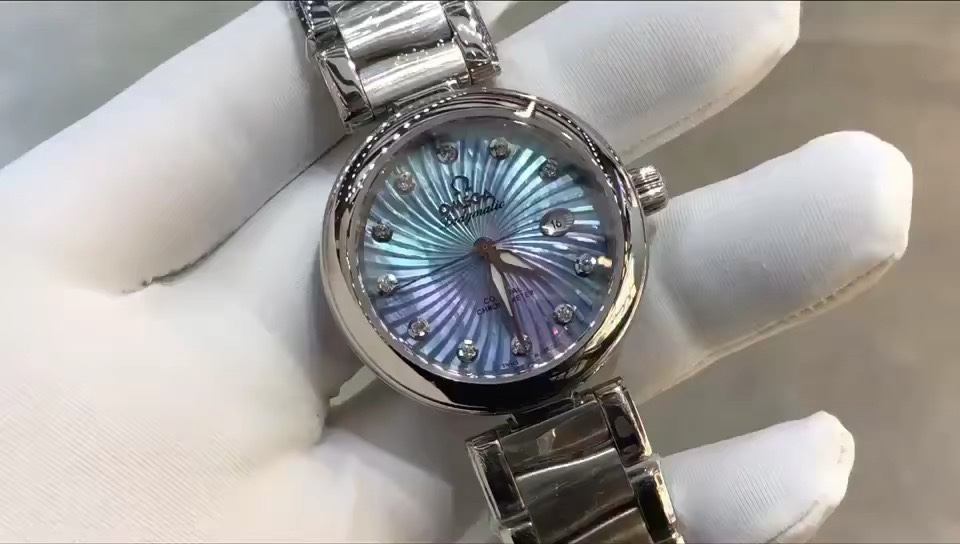 Omega 欧米茄最漂亮的鸟巢，贝壳面，没有哪个女孩能抵挡得住