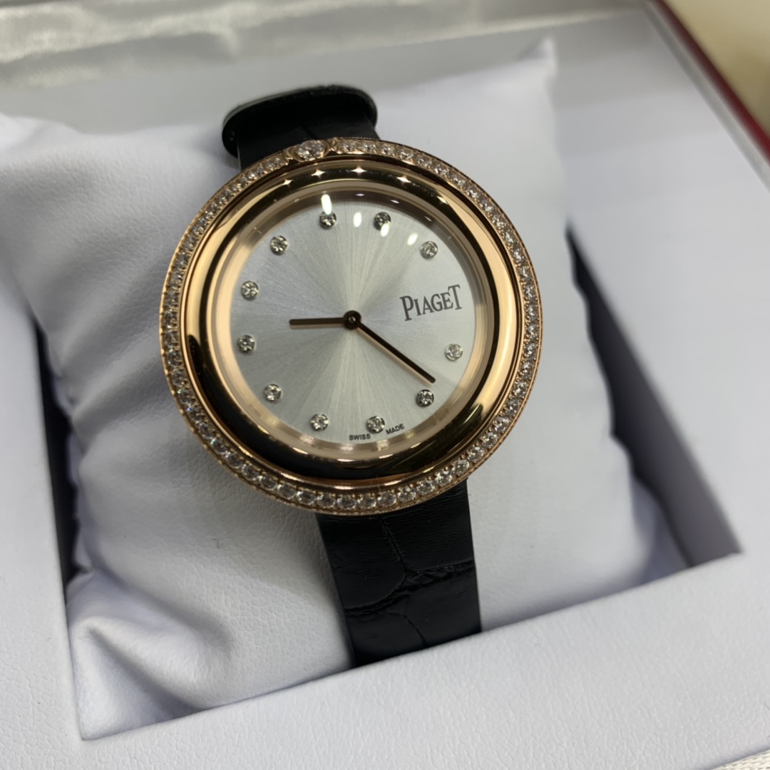Piaget 皇家 伯爵三圈一圈镶钻女表，非常特别的设计