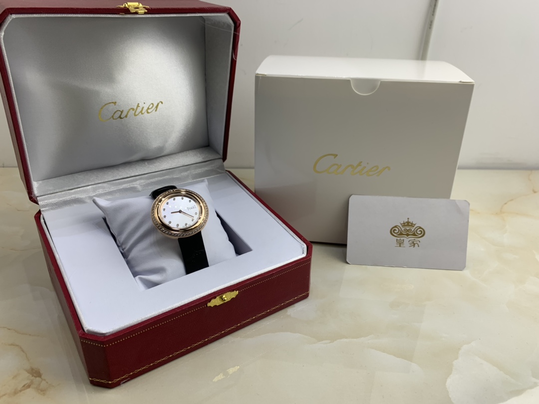 Piaget 皇家 伯爵三圈一圈镶钻女表，非常特别的设计