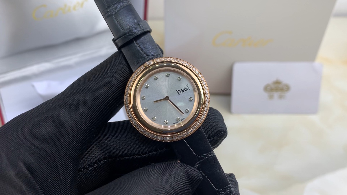 Piaget 皇家 伯爵三圈一圈镶钻女表，非常特别的设计