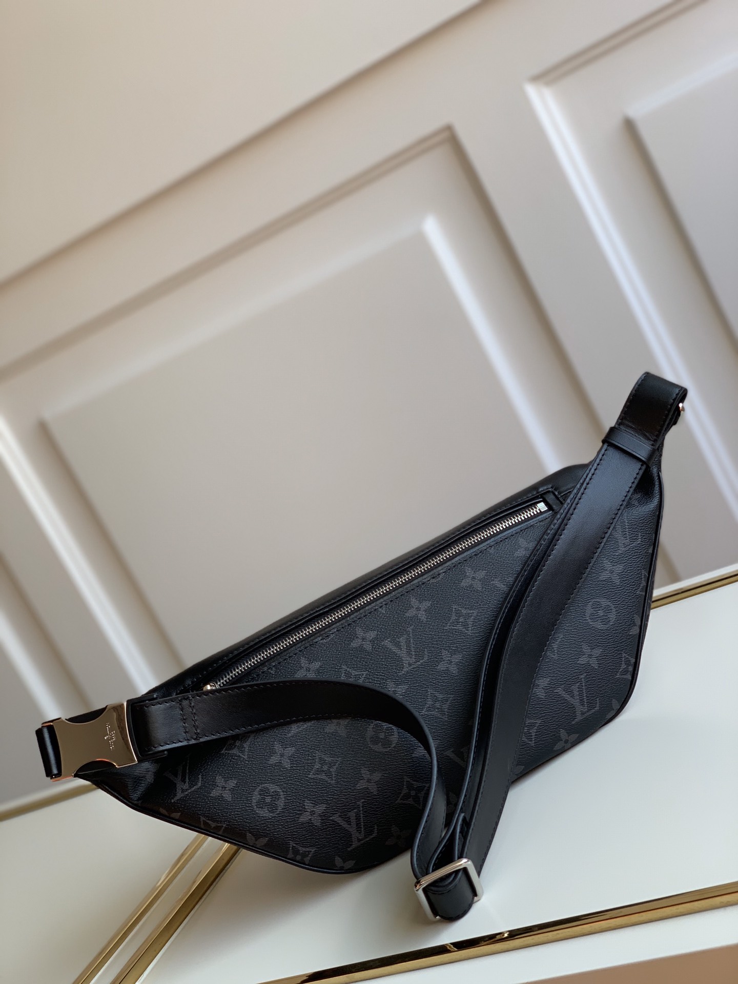 Louis Vuitton LV Discovery Bumbag M44336
