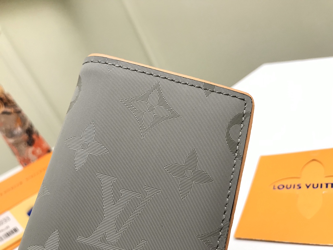 Louis Vuitton M63233 Monogram Titanium 11x8x1cm everyday