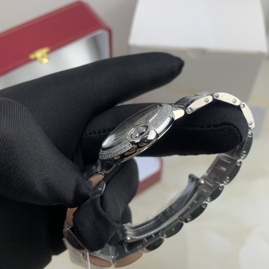 Cartier 皇家 卡地亚蓝气球系列女款33尺寸镶钻腕表