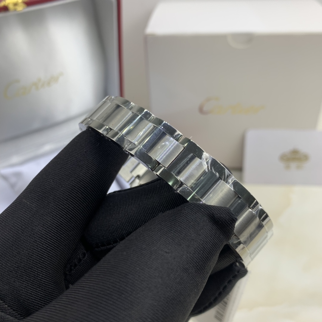 Cartier 皇家 卡地亚蓝气球系列女款33尺寸镶钻腕表