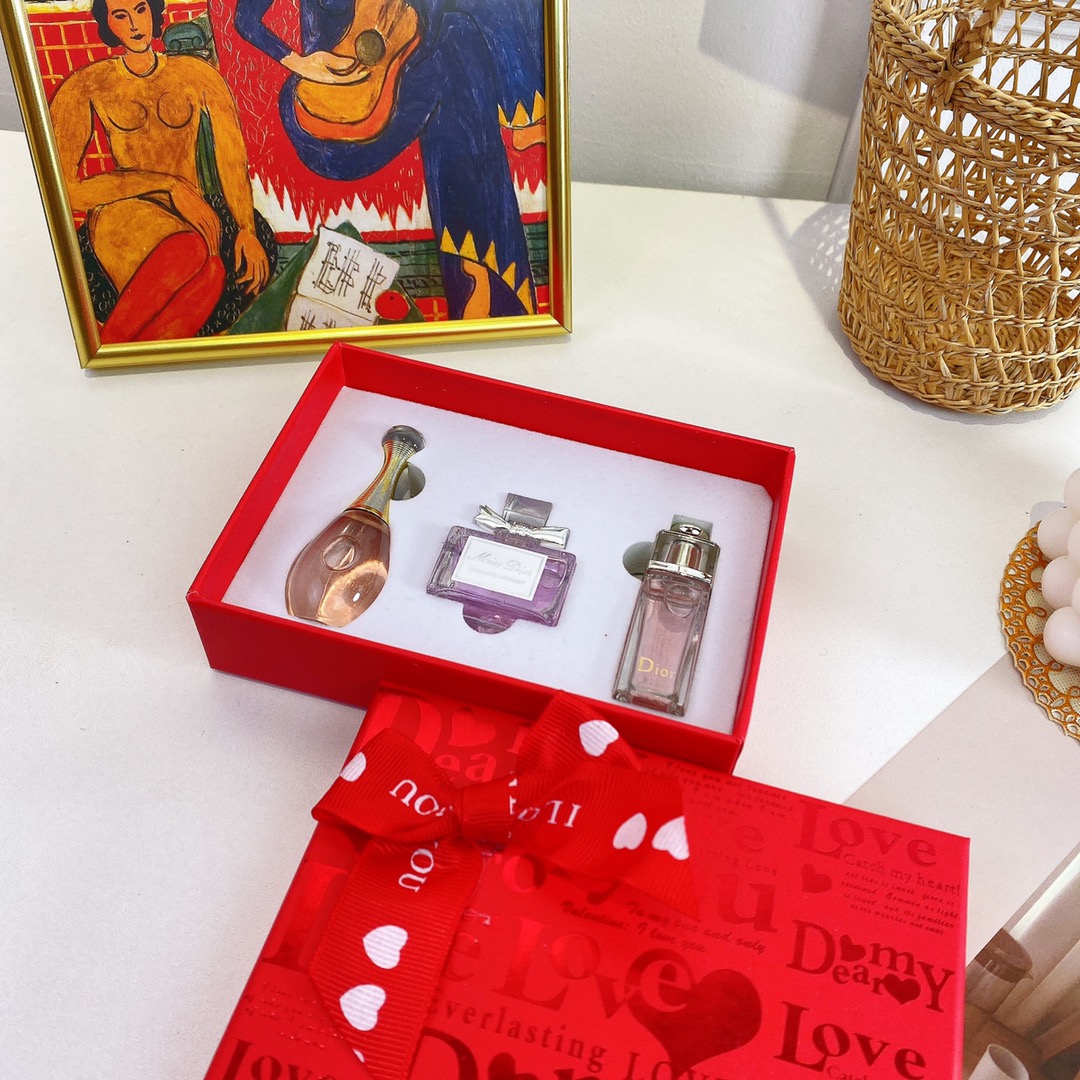 Dior Perfume Miniature Trio Set - J'adore, Addict, Miss Dior - Travel Size 4 i1576406619 408 3