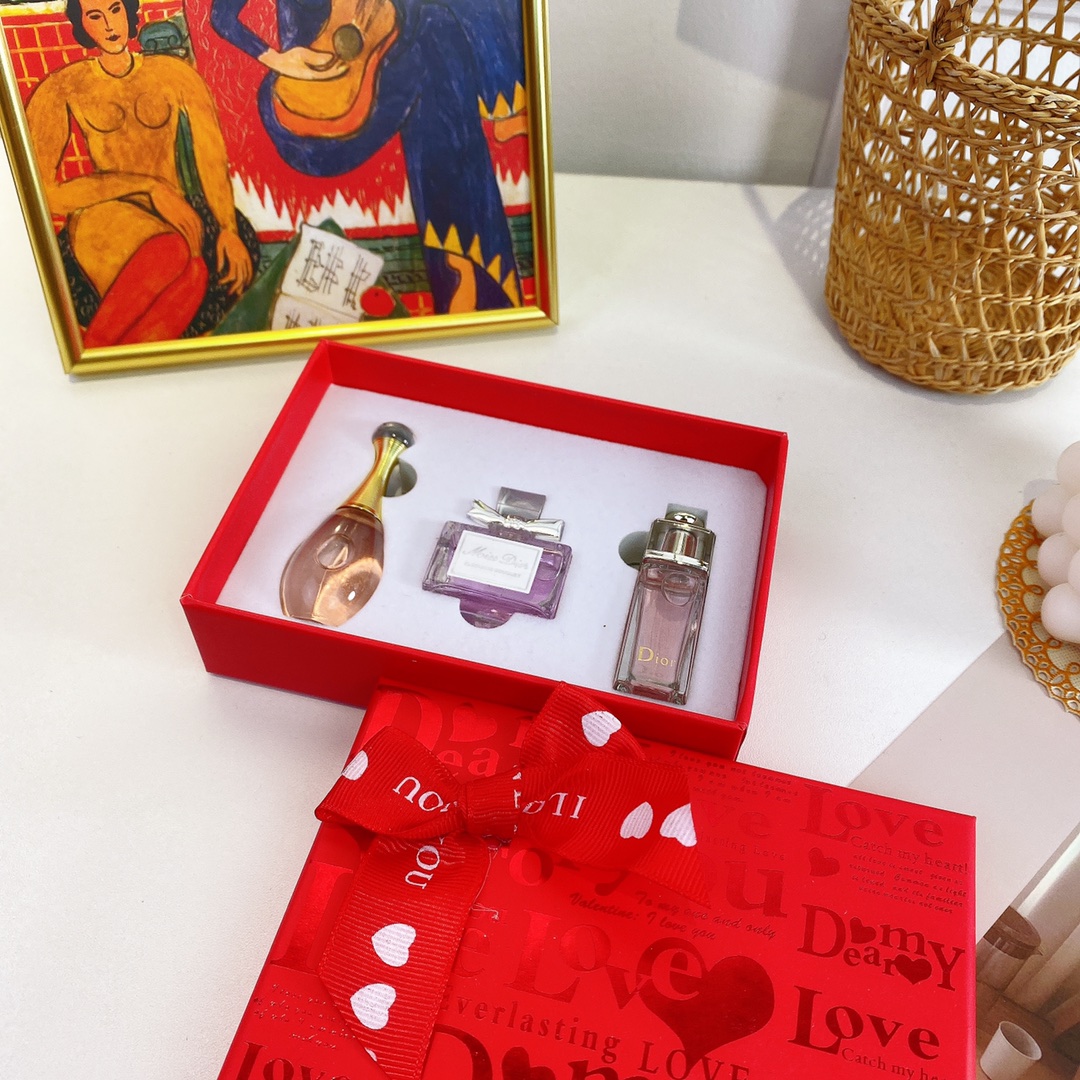 Dior Perfume Miniature Trio Set - J'adore, Addict, Miss Dior - Travel Size 7 i1576406619 7706 6