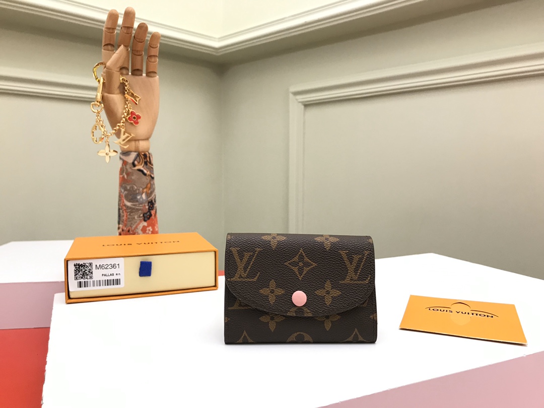 NO:672283,[Top original order] M62361 pink is small and exquisite but extremely practical. This colorful envelope-style coin purse is the perfect companion for modern women in urban life. It is small and can be easily stored in bags or even pockets. Size 11x8, packaging: with packaging box, LV wallet, Louis Vuitton, wallets19860909【顶级原单】M62361粉色小巧玲珑却极为实用,此款多彩信封式零钱包是现代女性都市生活中的完美伴侣.身材小巧,轻松收入包袋甚至衣袋之中.尺寸11x8,包装:配包装盒,,LV钱包,louis vuitton,wallets,欧美剧