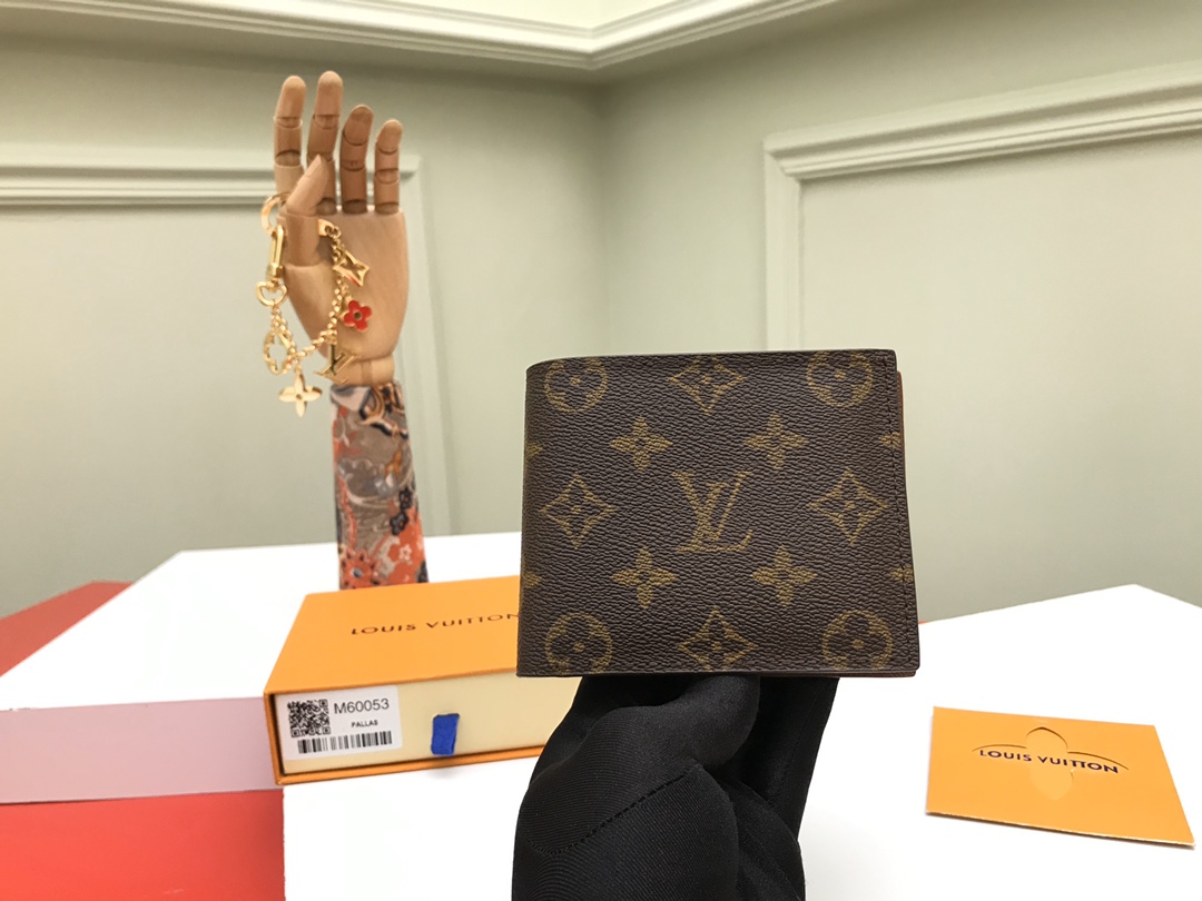 NO:673276,[Top original order] M60053 presbyopic Amerigo wallet combines immortal classic style with extremely practical functional design. The design is simple and convenient, while still small and exquisite, and can be easily put into the back pocket of jeans. 11.5×9.5cm, packaging: with packaging box,., LV wallet, louis vuitton, wallets, jeans19860909【顶级原单】M60053老花此款Amerigo钱夹将不朽的经典风格与极其实用的功能设计集于一体.设计简洁而又不失便捷,同时依旧小巧玲珑,可轻松收入牛仔裤后兜中.11.5×9.5cm,包装:配包装盒,.,LV钱包,louis vuitton,wallets,jeans,欧美剧