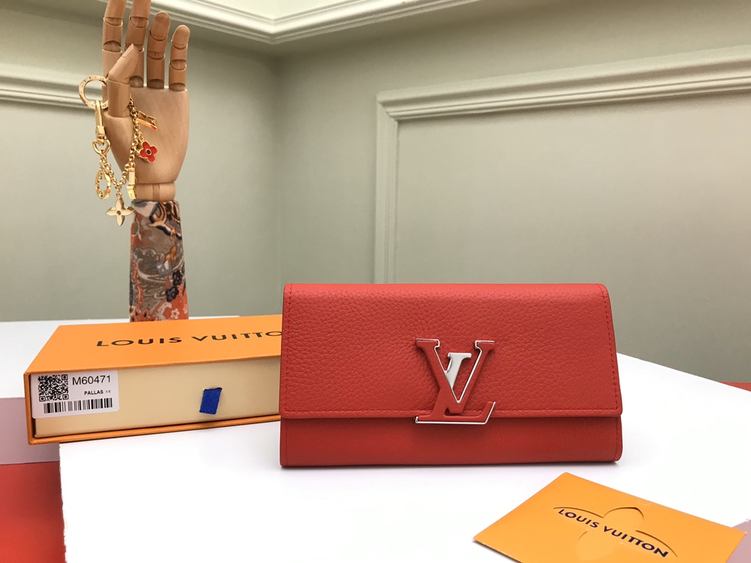 NO:672084,[Top original order] M60471 red is made of soft Taurillon leather, and the LV trademark is wrapped in leather. The design of this elegant wallet is inspired by the iconic design streamlines of Capucines. It feels good and practical, enough for you to put in all your daily small items. Size: 19x10cm, packaging: with packaging box, LV wallet, Louis Vuitton, wallets19860909【顶级原单】M60471大红采用柔软的Taurillon皮质,LV商标以皮革包裹,这款优雅的钱夹设计灵感来自于Capucines标志性的设计流线.手感好且实用性强,足够让您放入所有的日常小物件.尺寸:19x10cm,包装:配包装盒,,LV钱包,louis vuitton,wallets,欧美剧