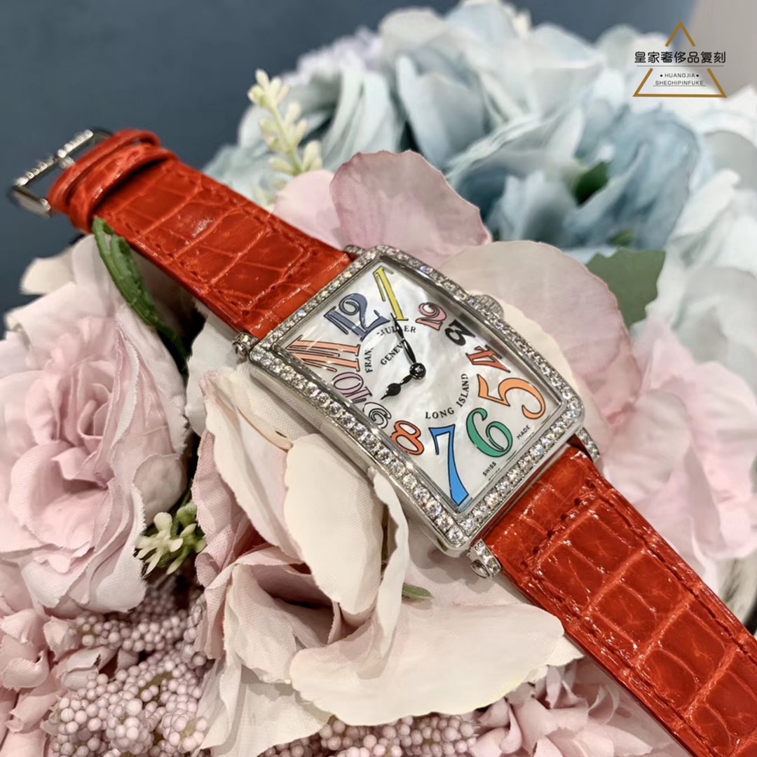 Lacoste 机芯：瑞士原装进口石英机芯 表带：标配美洲鳄鱼皮 尺寸：36 6×26mm 倾心打造高等级水钻镶嵌腕表