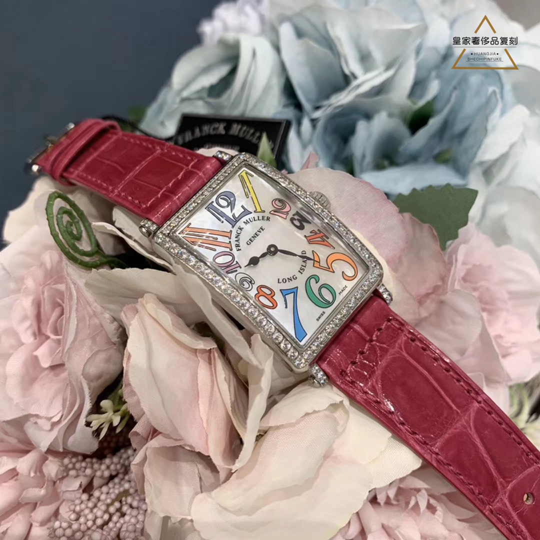 Lacoste 机芯：瑞士原装进口石英机芯 表带：标配美洲鳄鱼皮 尺寸：36 6×26mm 倾心打造高等级水钻镶嵌腕表