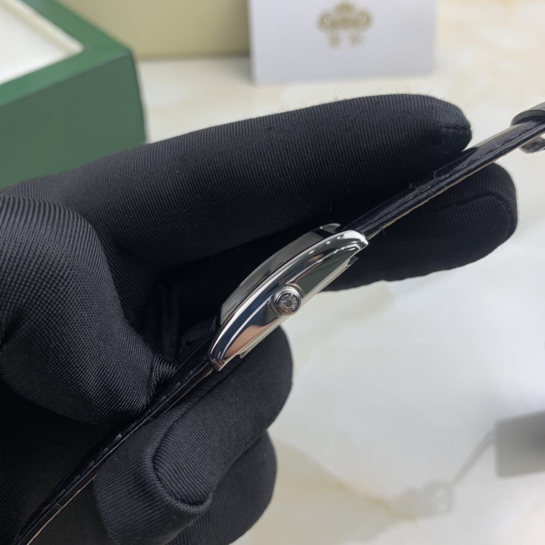 Longines 皇家 浪琴小黑表女款方形腕表