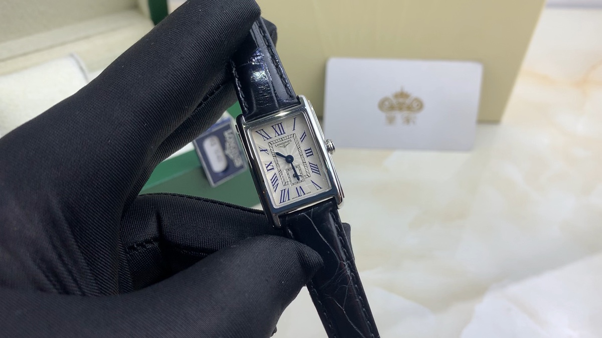 Longines 皇家 浪琴小黑表女款方形腕表视频欣赏