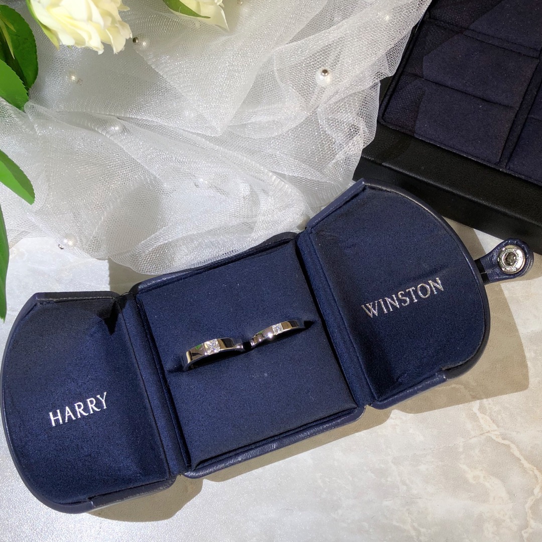 Elegant Smiles Mirroring with Brand-Signed Diamond Ring, Numbers 1095-1096. - 图片 8