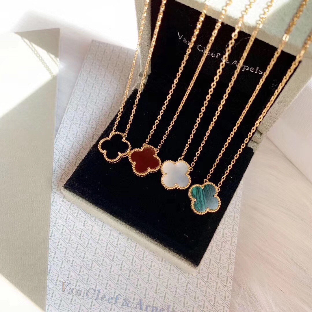 Van Cleef & Arpels 代购级别 Vca 梵克雅宝 标准中号四叶草项链 黄金色 爆 永远都不够卖的款 精选德国进口s925纯银材质电镀厚金 我家版型超赞 必入款 分玫瑰金色和黄金色